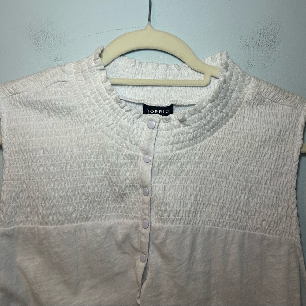 Torrid White Heritage Slub Smocked Yoke Henley Tank Size 3X - Picture 3 of 9